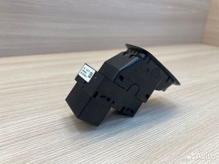 Кнопка стеклоподъемника задняя Volkswagen Polo