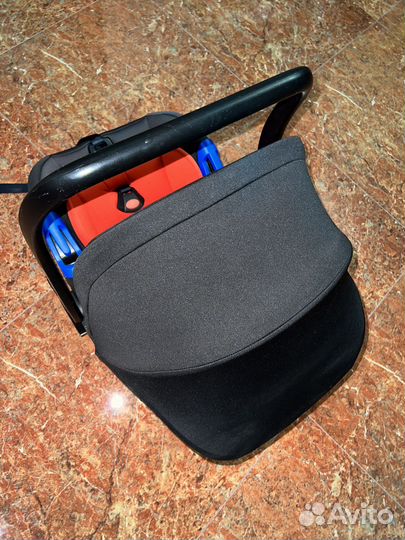 Автомобильное кресло