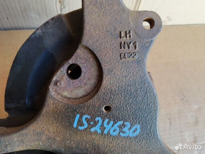 Кулак поворотный левый Ssangyong Rodius I 2.7 2005