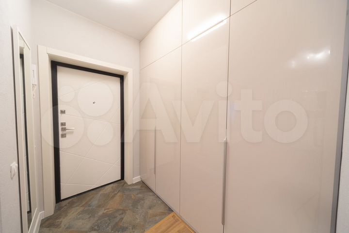 2-к. квартира, 61 м², 1/10 эт.