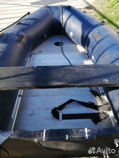 Лодка nissamaran