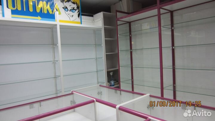 Стеклянные витрины с профиля для мелкого товара