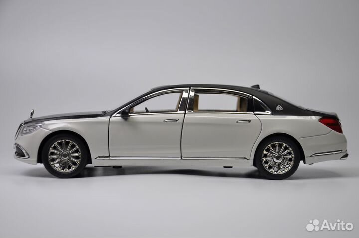 Модель авто Mercedes-Maybach S 600 (X222) 1:24 мет