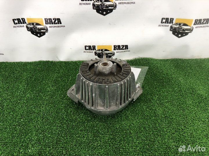 Опора двигателя Mercedes-Benz C-class