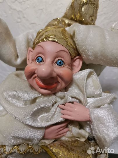 Игрушки коллекционные. Кукла заводная