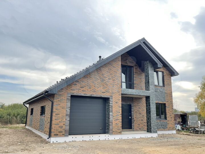 Коттедж 271 м² на участке 5,5 сот.