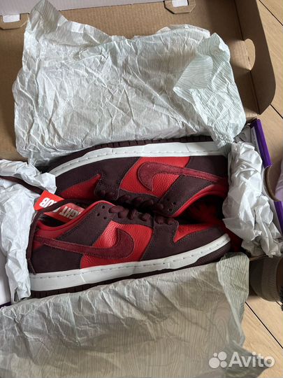 Nike sb dunk low cherry