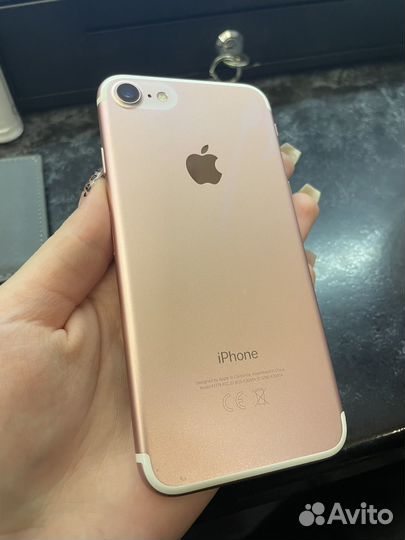 Телефон iPhone 7