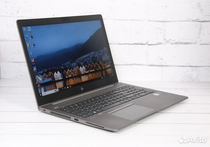 HP ZBook 15U G5 i7/16/256/Radeon Pro WX 3100