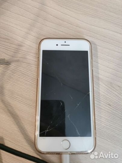 Телефон iPhone 7 заблокированный