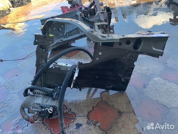 Тойота рав 4 40 четверть передняя левая