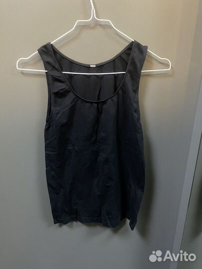 Черная майка без рукавов