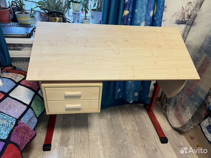 Письменный стол (растущая парта)
