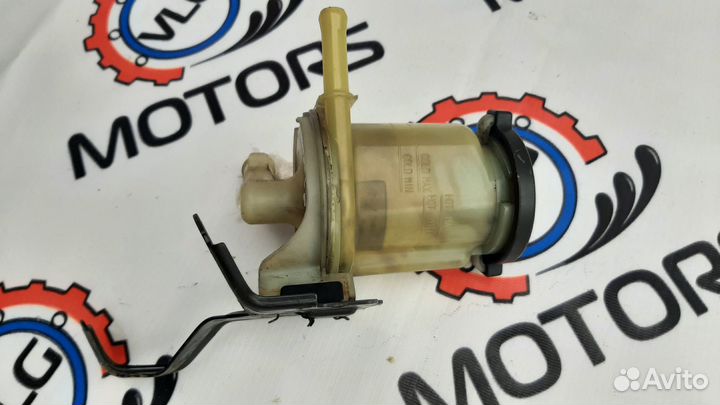 Бачок гур Toyota Avensis AZT250