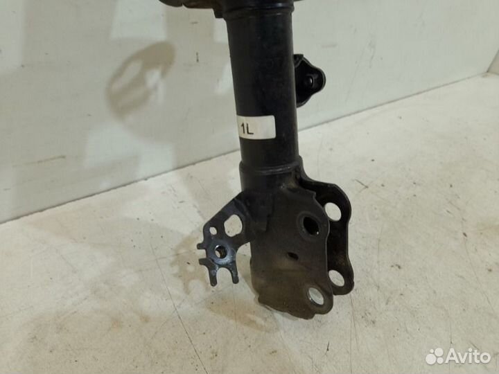 Амортизатор передний левый Toyota Camry V70 2018