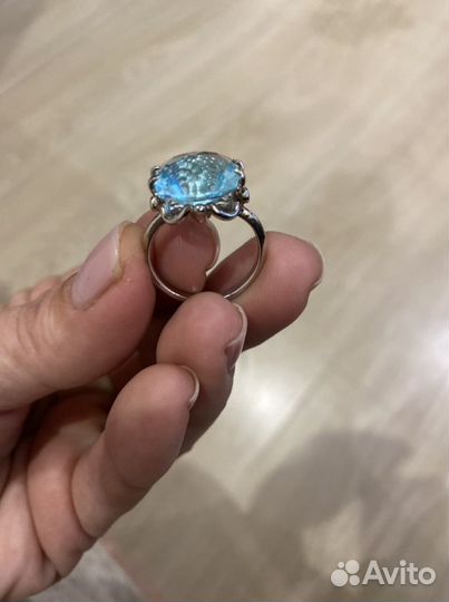 Серебряное кольцо с голубым топазом
