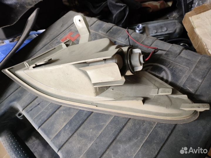 Продам поворотник от Карины