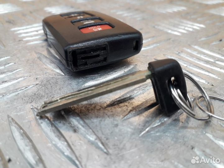 Ключ зажигания Toyota Camry