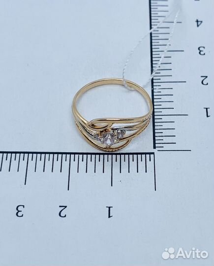 Золотое кольцо с фианитами 18 размер
