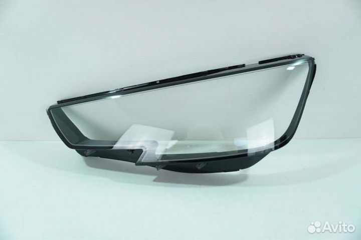 Стекло фары левое Audi A4 B9 2015-2020