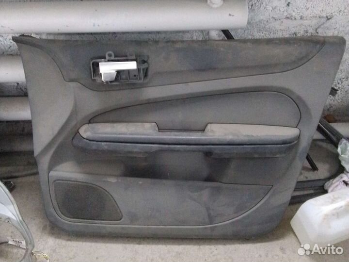 Стекло правое передние