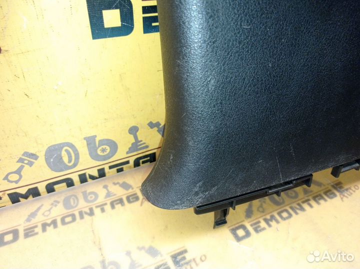 Обшивка стойки левая средняя Царапины Passat B5