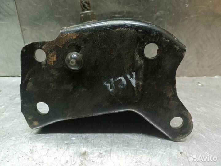 Крепление балки подвески заднее левое Renault