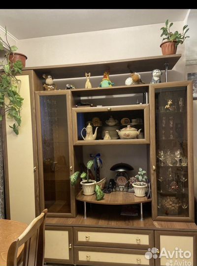 Стенка в гостиную в хорошем состоянии