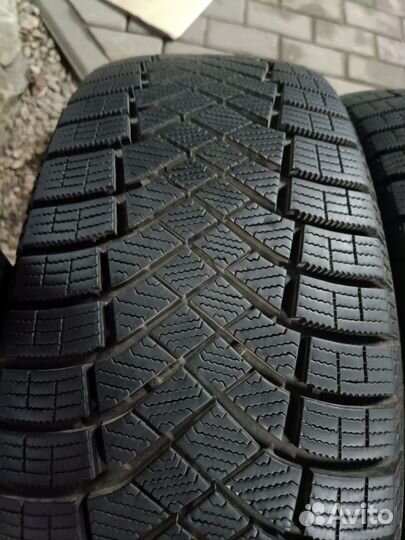 Pirelli Ice Zero FR 215/60 R17 100T