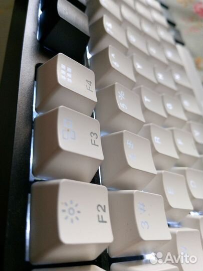 Механическая клавиатура с PBT. клавишами