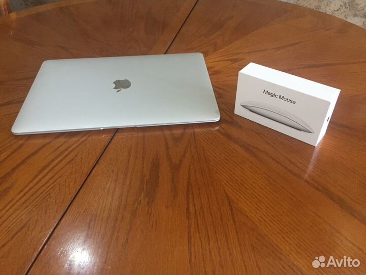Macbook air 12.6 2020 m1 8gb