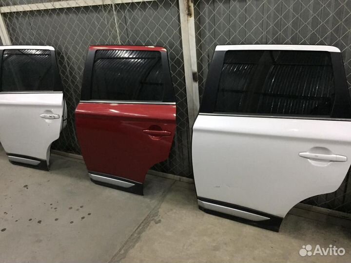 Дверь левая Mitsubishi Outlander 3 2020 год