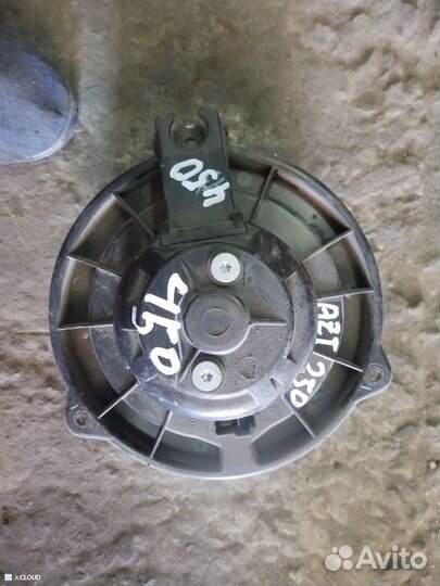 Мотор печки на toyota avensis AZT250