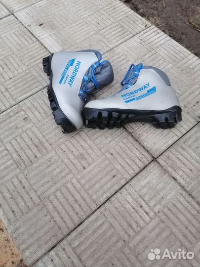 Лыжные ботинки