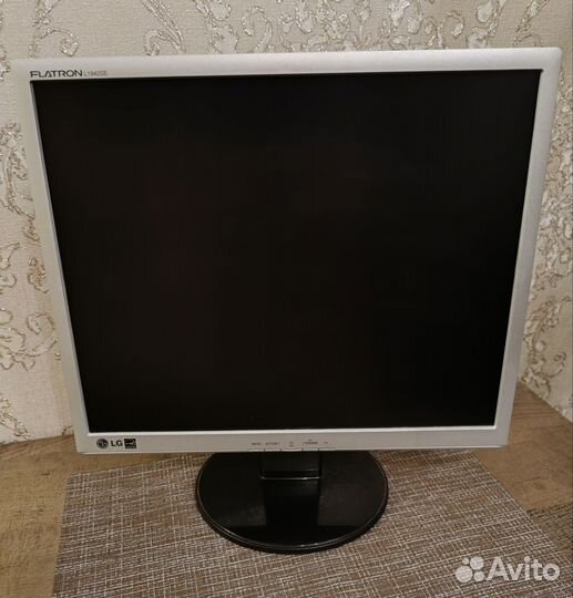 Монитор LG Flatron W1942SE