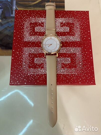 Часы ив роше