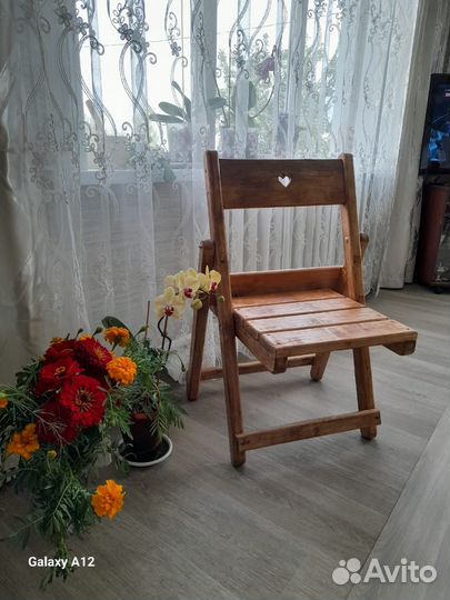 Складной стул из дерева