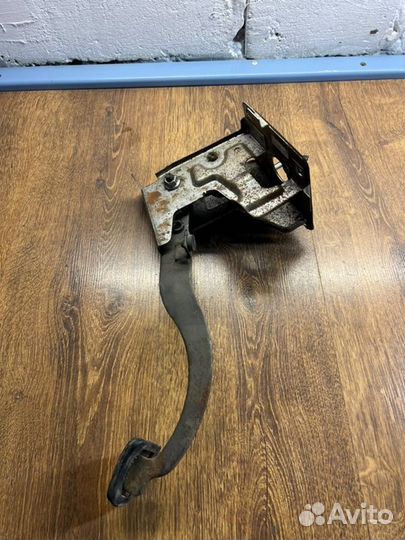 Педаль сцепления Chevrolet Aveo седан 1 2008