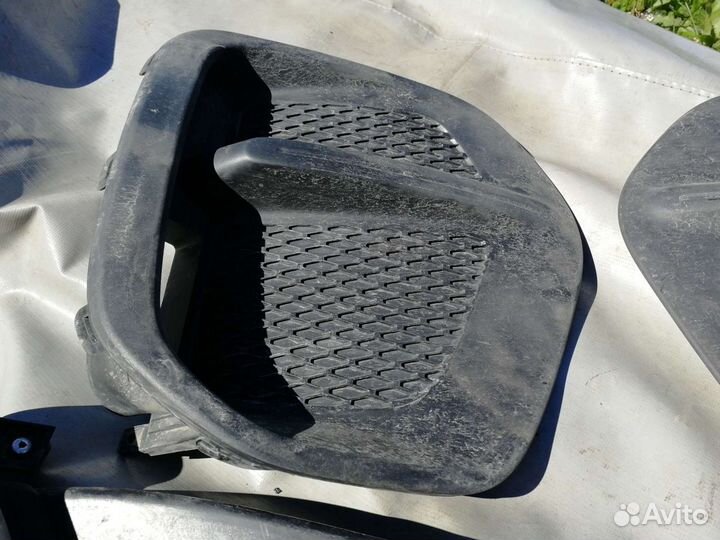 Заглушки и воздуховоды в передний бампер Kia Sport