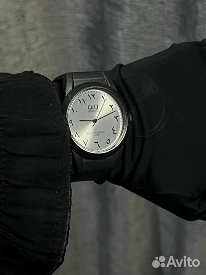 Наручные часы с арабским циферблатом