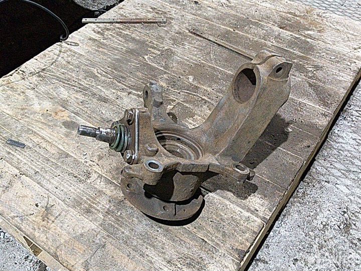 Поворотный кулак левый (Peugeot Boxer 2.2 HDi) R15