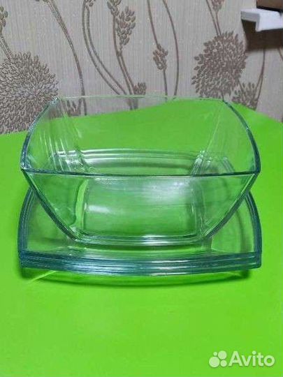 Большой салатник+3 квадратные тарелки