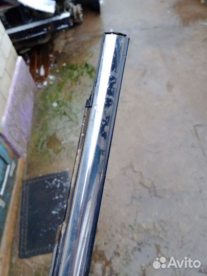 Молдинг передней правой двери Mazda CX-7