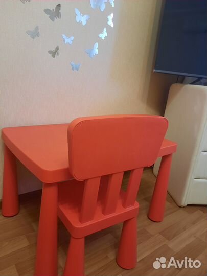 Продам красный стол из IKEA