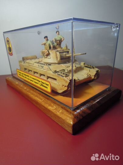 Прозрачный купол с основанием для моделей