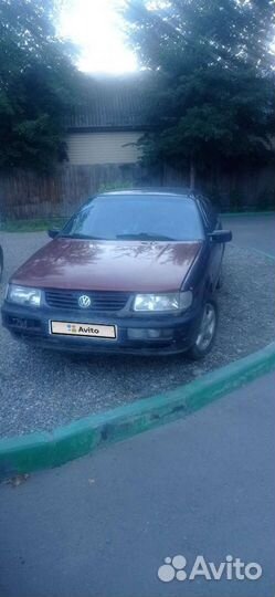 Volkswagen Passat 2.0 МТ, 1995, битый, 300 000 км