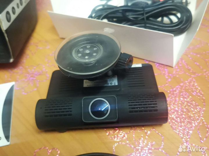 Видеорегистратор авто на 3 камеры