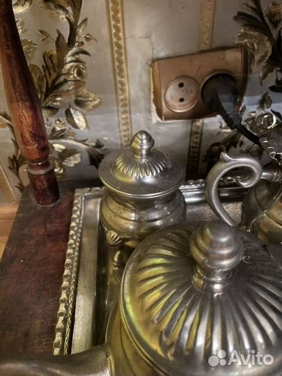 Металические чайные сервизы на подносах