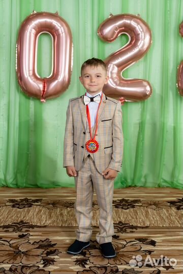 Продам костюм