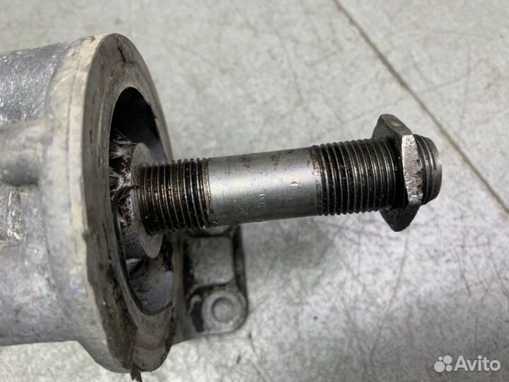 Кронштейн масляного фильтра Volkswagen Sharan 7M